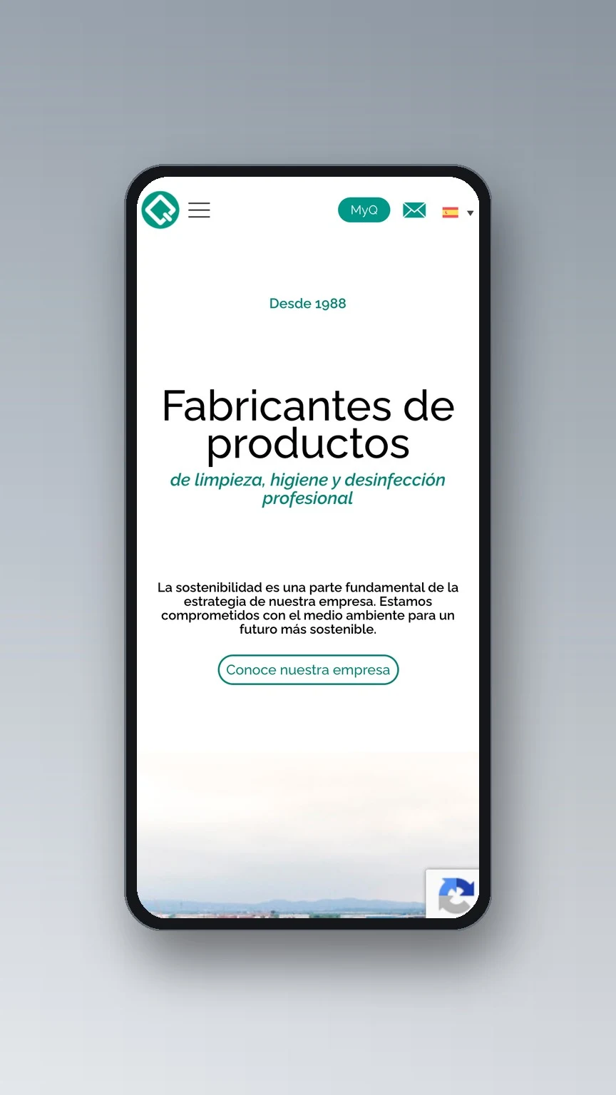 Mockup vertical smartphone de diseño web empresa química industrial Quimxel